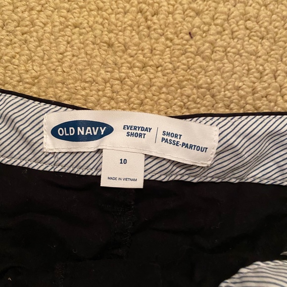 Black shorts - Picture 2 of 2